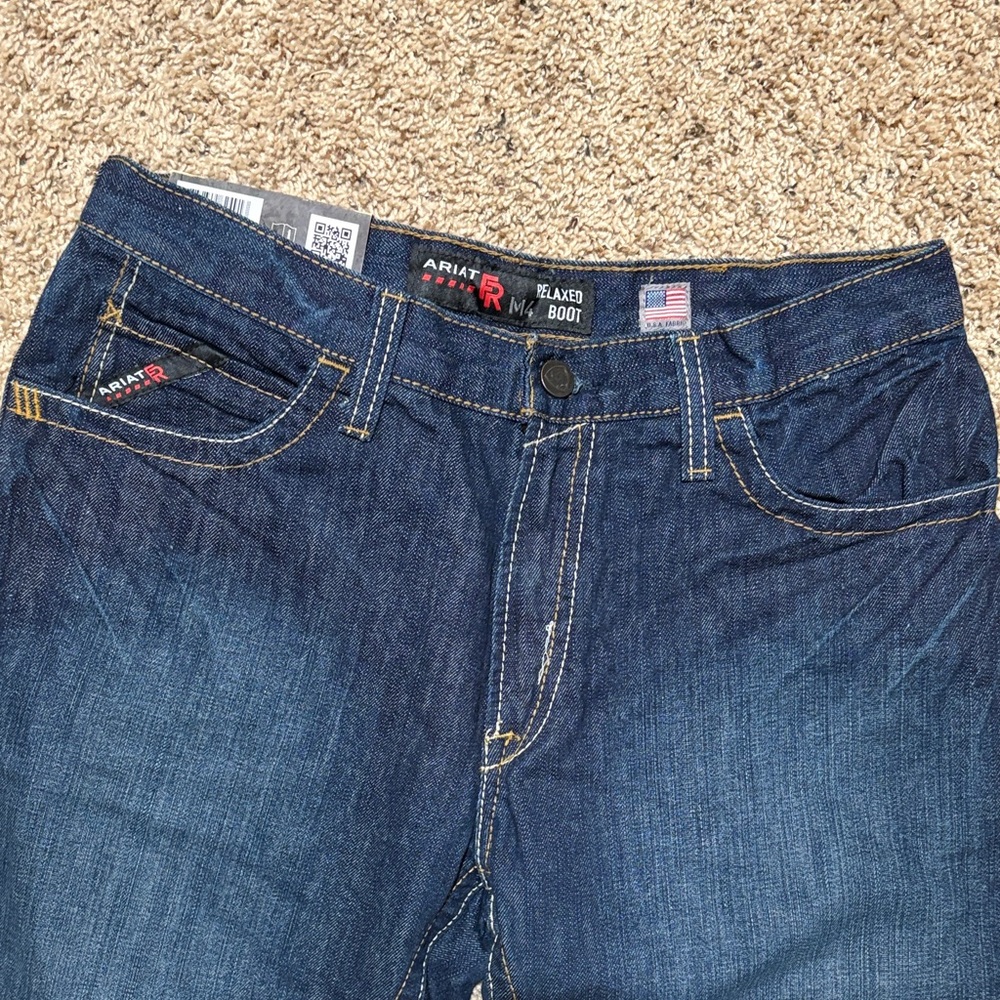 Ariat Men’s Relaxed Bootcut Jeans in Dark Indigo with Contrast Stitching - Picture 6 of 9